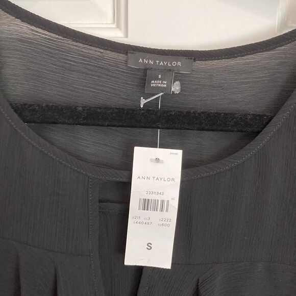 NWT Ann Taylor, black poncho / ruffle top chiffon type fabric. Size small - Picture 3 of 8